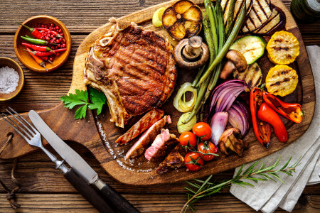BBQ-2021-Rundvlees-biefstuk-met-gegrilde-groenten-en-kruiden